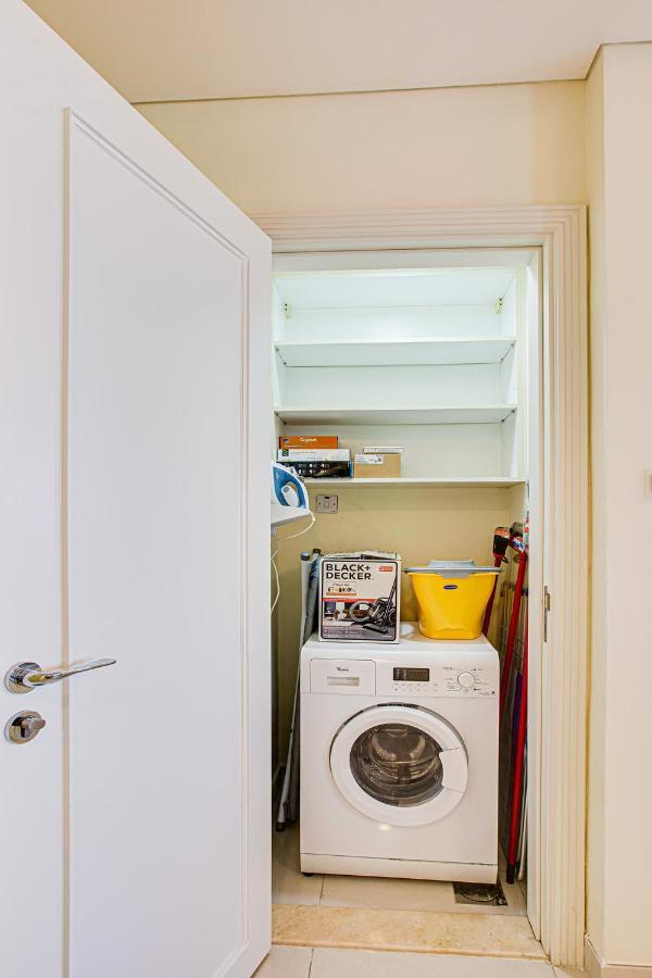 Remarkable In Downtown Near Mall Apartment
