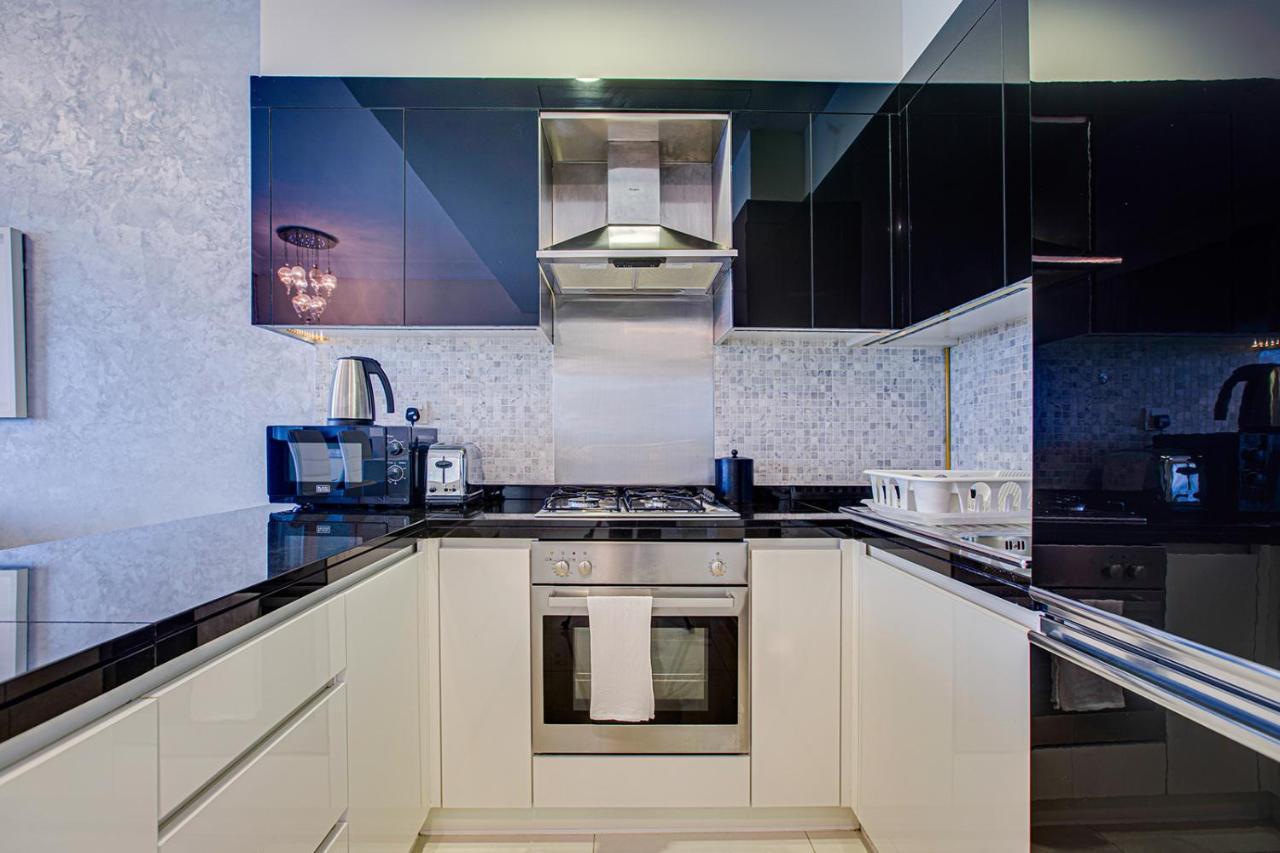 Remarkable In Downtown Near Mall *