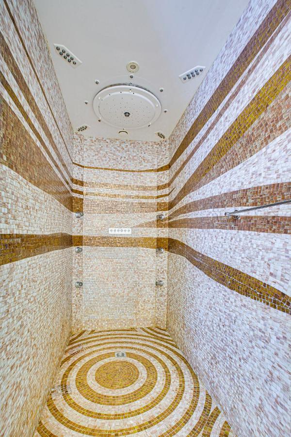 Remarkable In Downtown Near Mall * Dubai